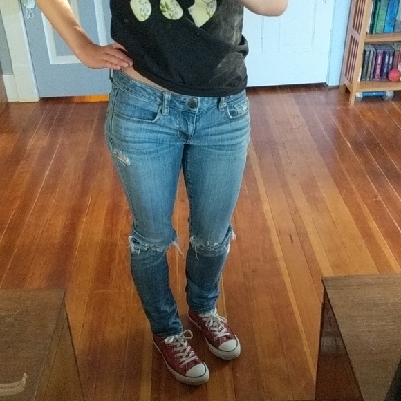 AE Distressed Low-Waisted Jeans - Picture 1 of 6